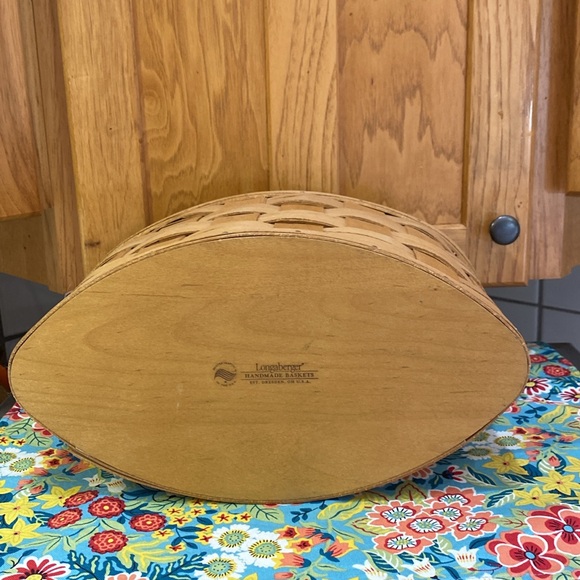 Longaberger 2010 Medium Metropolitan Item #1185239 Oval Basket. NO PROTECTOR. - Picture 3 of 8